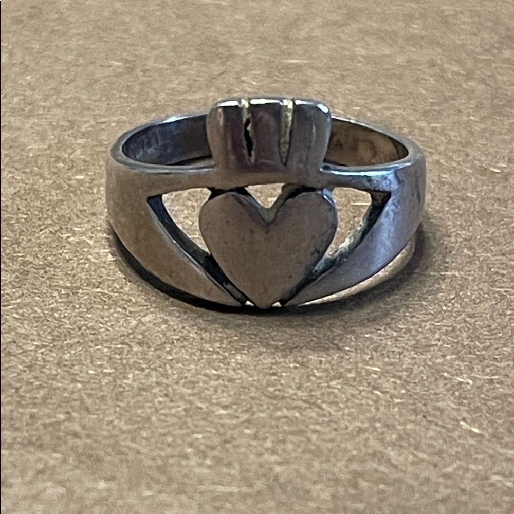 Vintage Cladaugh 925 Sterling Silver Ring. Size 5.75 or 6
